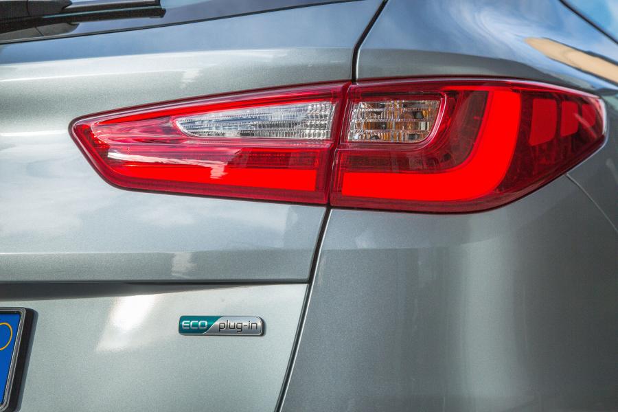 Детали экстерьера Kia Optima Sportswagon Plug-In Hybrid (JF) 2017 года  (WW) (фото 30 из 40)
